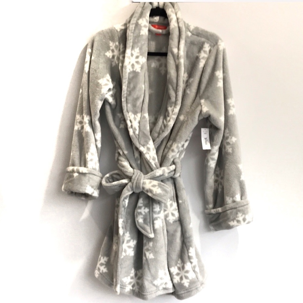 **Closing Down Sale** Cozy Snowflake Plush Robe